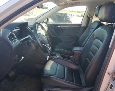 Білий Фольксваген Тігуан, об'ємом двигуна 2 л та пробігом 74 тис. км за 11000 $, фото 6 на Automoto.ua