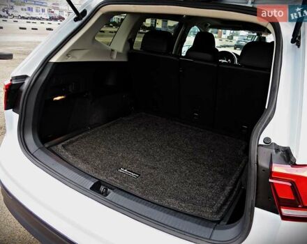 Білий Фольксваген Тігуан, об'ємом двигуна 2 л та пробігом 110 тис. км за 17800 $, фото 20 на Automoto.ua