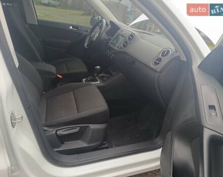 Белый Фольксваген Тигуан, объемом двигателя 2 л и пробегом 112 тыс. км за 14100 $, фото 4 на Automoto.ua