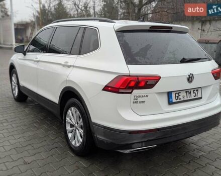 Белый Фольксваген Тигуан, объемом двигателя 2 л и пробегом 160 тыс. км за 18300 $, фото 5 на Automoto.ua