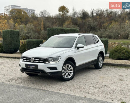 Білий Фольксваген Тігуан, об'ємом двигуна 2 л та пробігом 134 тис. км за 18500 $, фото 1 на Automoto.ua