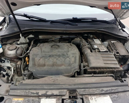 Білий Фольксваген Тігуан, об'ємом двигуна 2 л та пробігом 145 тис. км за 23600 $, фото 50 на Automoto.ua