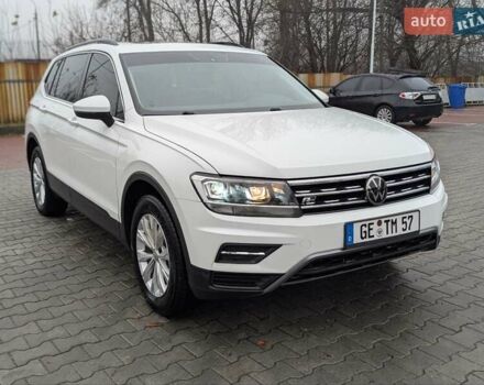Белый Фольксваген Тигуан, объемом двигателя 2 л и пробегом 160 тыс. км за 18300 $, фото 1 на Automoto.ua