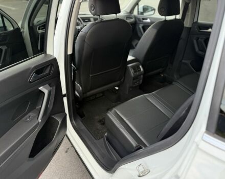 Белый Фольксваген Тигуан, объемом двигателя 2 л и пробегом 175 тыс. км за 18399 $, фото 17 на Automoto.ua