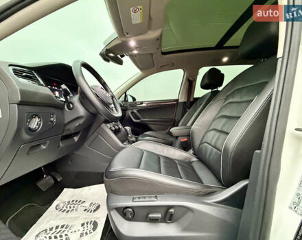 Білий Фольксваген Тігуан, об'ємом двигуна 2 л та пробігом 66 тис. км за 30999 $, фото 67 на Automoto.ua