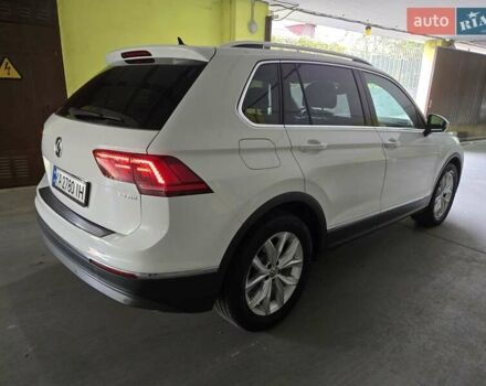 Белый Фольксваген Тигуан, объемом двигателя 2 л и пробегом 102 тыс. км за 25500 $, фото 1 на Automoto.ua