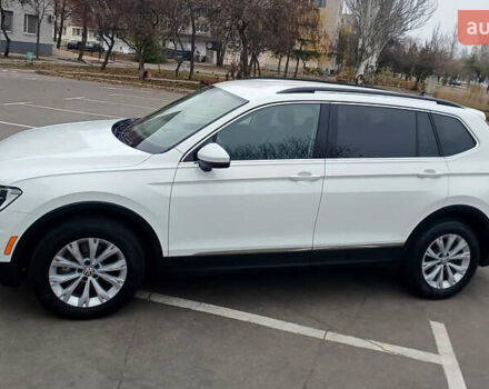 Білий Фольксваген Тігуан, об'ємом двигуна 2 л та пробігом 145 тис. км за 23600 $, фото 2 на Automoto.ua