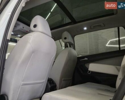 Белый Фольксваген Тигуан, объемом двигателя 2 л и пробегом 142 тыс. км за 21699 $, фото 8 на Automoto.ua