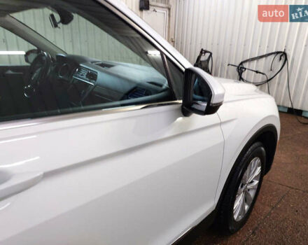 Білий Фольксваген Тігуан, об'ємом двигуна 2 л та пробігом 145 тис. км за 23600 $, фото 56 на Automoto.ua