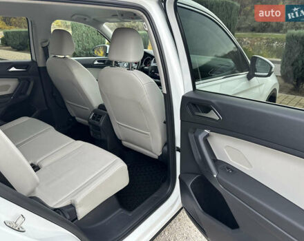 Білий Фольксваген Тігуан, об'ємом двигуна 2 л та пробігом 134 тис. км за 18500 $, фото 23 на Automoto.ua