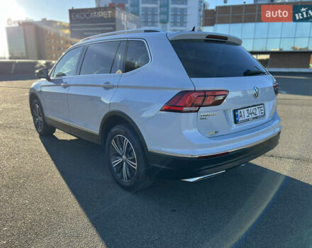 Белый Фольксваген Тигуан, объемом двигателя 2 л и пробегом 84 тыс. км за 22700 $, фото 3 на Automoto.ua