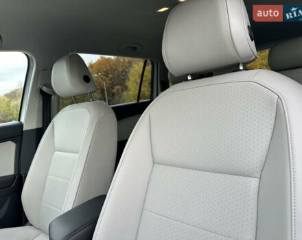 Білий Фольксваген Тігуан, об'ємом двигуна 2 л та пробігом 134 тис. км за 18500 $, фото 16 на Automoto.ua