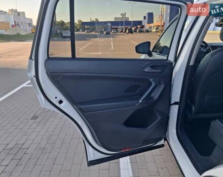 Білий Фольксваген Тігуан, об'ємом двигуна 2 л та пробігом 120 тис. км за 23400 $, фото 12 на Automoto.ua