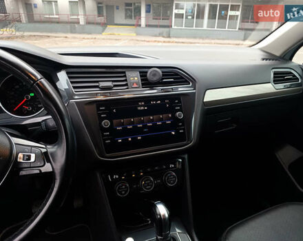 Білий Фольксваген Тігуан, об'ємом двигуна 2 л та пробігом 145 тис. км за 23600 $, фото 40 на Automoto.ua