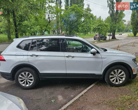 Белый Фольксваген Тигуан, объемом двигателя 2 л и пробегом 120 тыс. км за 17000 $, фото 1 на Automoto.ua