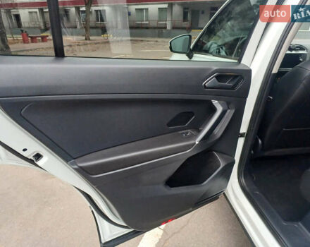 Білий Фольксваген Тігуан, об'ємом двигуна 2 л та пробігом 145 тис. км за 23600 $, фото 18 на Automoto.ua