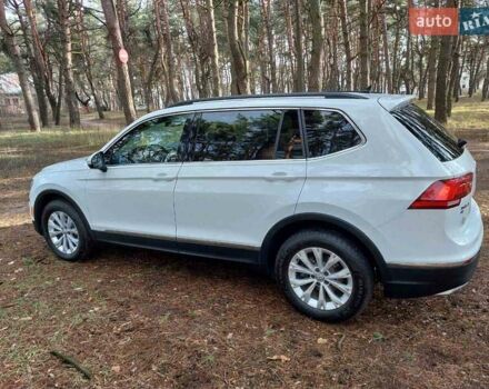 Белый Фольксваген Тигуан, объемом двигателя 2 л и пробегом 162 тыс. км за 21200 $, фото 4 на Automoto.ua