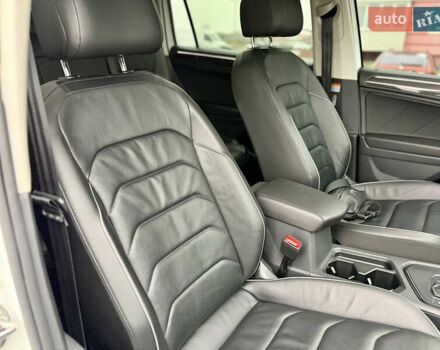 Білий Фольксваген Тігуан, об'ємом двигуна 2 л та пробігом 66 тис. км за 30999 $, фото 88 на Automoto.ua