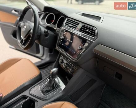 Білий Фольксваген Тігуан, об'ємом двигуна 2 л та пробігом 72 тис. км за 19300 $, фото 32 на Automoto.ua