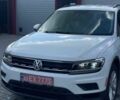 Белый Фольксваген Тигуан, объемом двигателя 2 л и пробегом 198 тыс. км за 16000 $, фото 1 на Automoto.ua