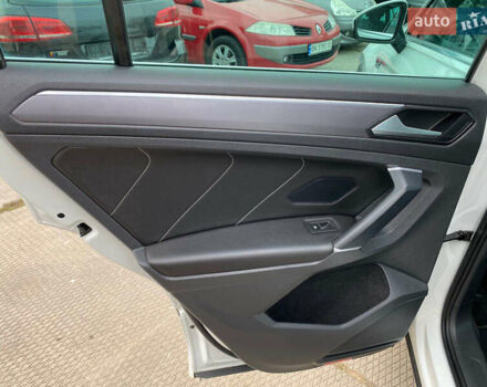 Білий Фольксваген Тігуан, об'ємом двигуна 2 л та пробігом 182 тис. км за 31600 $, фото 53 на Automoto.ua