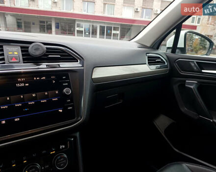 Білий Фольксваген Тігуан, об'ємом двигуна 2 л та пробігом 145 тис. км за 23600 $, фото 35 на Automoto.ua