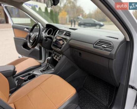 Білий Фольксваген Тігуан, об'ємом двигуна 2 л та пробігом 72 тис. км за 19300 $, фото 33 на Automoto.ua