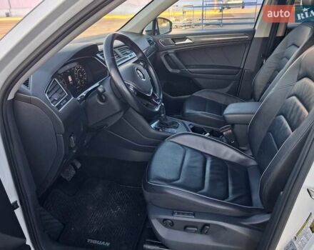 Білий Фольксваген Тігуан, об'ємом двигуна 2 л та пробігом 120 тис. км за 23400 $, фото 14 на Automoto.ua