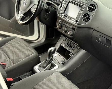 Белый Фольксваген Тигуан, объемом двигателя 2 л и пробегом 110 тыс. км за 14998 $, фото 8 на Automoto.ua