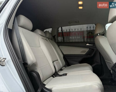 Белый Фольксваген Тигуан, объемом двигателя 1.98 л и пробегом 99 тыс. км за 20999 $, фото 44 на Automoto.ua