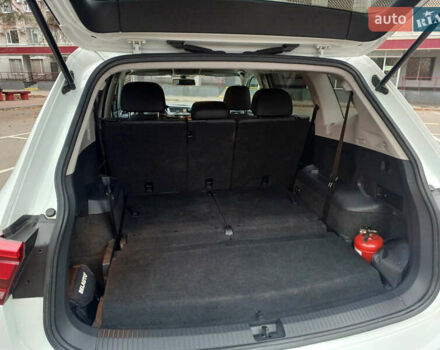 Білий Фольксваген Тігуан, об'ємом двигуна 2 л та пробігом 145 тис. км за 23600 $, фото 15 на Automoto.ua