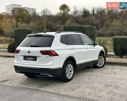 Білий Фольксваген Тігуан, об'ємом двигуна 2 л та пробігом 134 тис. км за 18500 $, фото 10 на Automoto.ua