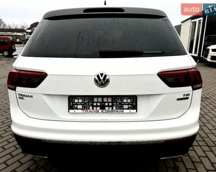 Белый Фольксваген Тигуан, объемом двигателя 1.98 л и пробегом 252 тыс. км за 14499 $, фото 2 на Automoto.ua