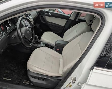 Білий Фольксваген Тігуан, об'ємом двигуна 1.98 л та пробігом 123 тис. км за 17550 $, фото 28 на Automoto.ua