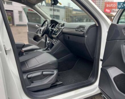 Белый Фольксваген Тигуан, объемом двигателя 2 л и пробегом 64 тыс. км за 17900 $, фото 25 на Automoto.ua