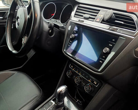 Білий Фольксваген Тігуан, об'ємом двигуна 2 л та пробігом 145 тис. км за 23600 $, фото 25 на Automoto.ua