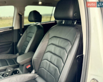 Білий Фольксваген Тігуан, об'ємом двигуна 2 л та пробігом 66 тис. км за 30999 $, фото 52 на Automoto.ua