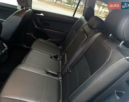 Білий Фольксваген Тігуан, об'ємом двигуна 2 л та пробігом 145 тис. км за 23600 $, фото 44 на Automoto.ua