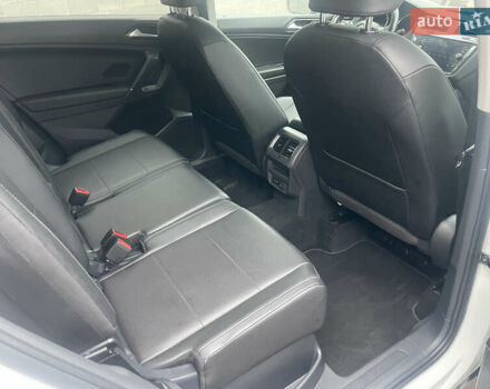 Белый Фольксваген Тигуан, объемом двигателя 1.98 л и пробегом 129 тыс. км за 17950 $, фото 20 на Automoto.ua