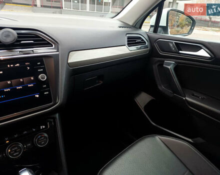 Білий Фольксваген Тігуан, об'ємом двигуна 2 л та пробігом 145 тис. км за 23600 $, фото 42 на Automoto.ua