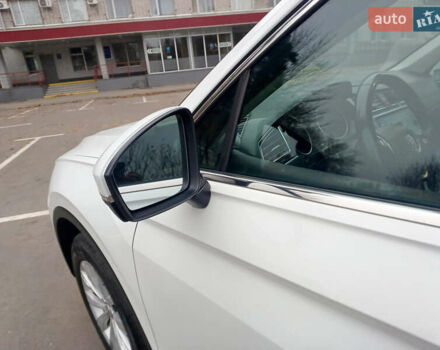 Білий Фольксваген Тігуан, об'ємом двигуна 2 л та пробігом 145 тис. км за 23600 $, фото 58 на Automoto.ua