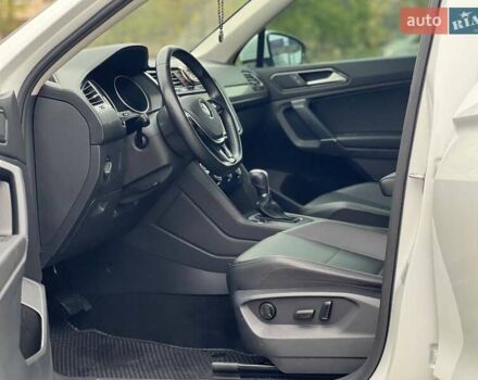 Белый Фольксваген Тигуан, объемом двигателя 2 л и пробегом 64 тыс. км за 17900 $, фото 16 на Automoto.ua