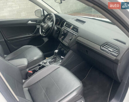 Белый Фольксваген Тигуан, объемом двигателя 1.98 л и пробегом 129 тыс. км за 17950 $, фото 24 на Automoto.ua