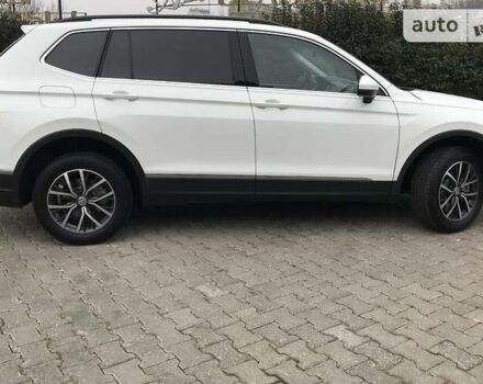 Белый Фольксваген Тигуан, объемом двигателя 2 л и пробегом 70 тыс. км за 18900 $, фото 1 на Automoto.ua