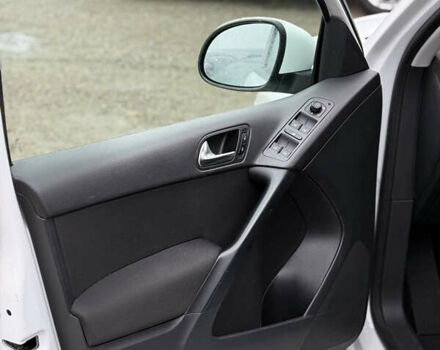 Белый Фольксваген Тигуан, объемом двигателя 2 л и пробегом 110 тыс. км за 14998 $, фото 10 на Automoto.ua