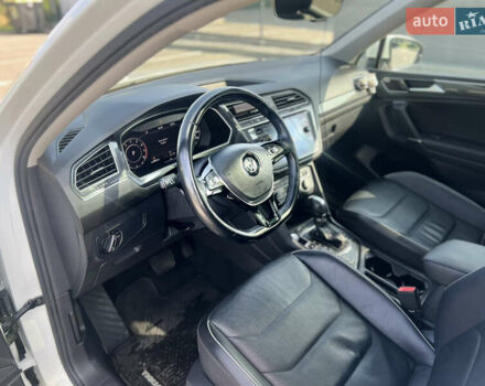 Білий Фольксваген Тігуан, об'ємом двигуна 1.98 л та пробігом 124 тис. км за 26300 $, фото 20 на Automoto.ua