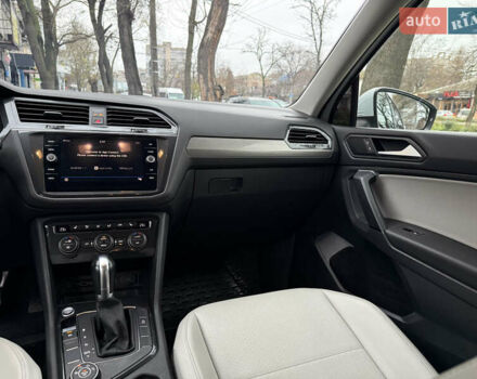 Белый Фольксваген Тигуан, объемом двигателя 1.98 л и пробегом 99 тыс. км за 20999 $, фото 35 на Automoto.ua