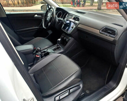 Білий Фольксваген Тігуан, об'ємом двигуна 2 л та пробігом 145 тис. км за 23600 $, фото 26 на Automoto.ua