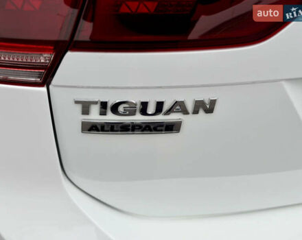 Білий Фольксваген Тігуан, об'ємом двигуна 2 л та пробігом 66 тис. км за 30999 $, фото 40 на Automoto.ua