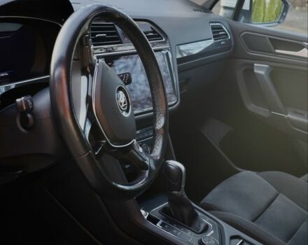 Белый Фольксваген Тигуан, объемом двигателя 2 л и пробегом 243 тыс. км за 24000 $, фото 3 на Automoto.ua